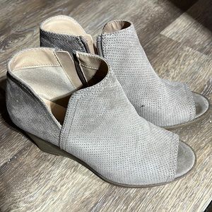 Tan wedges